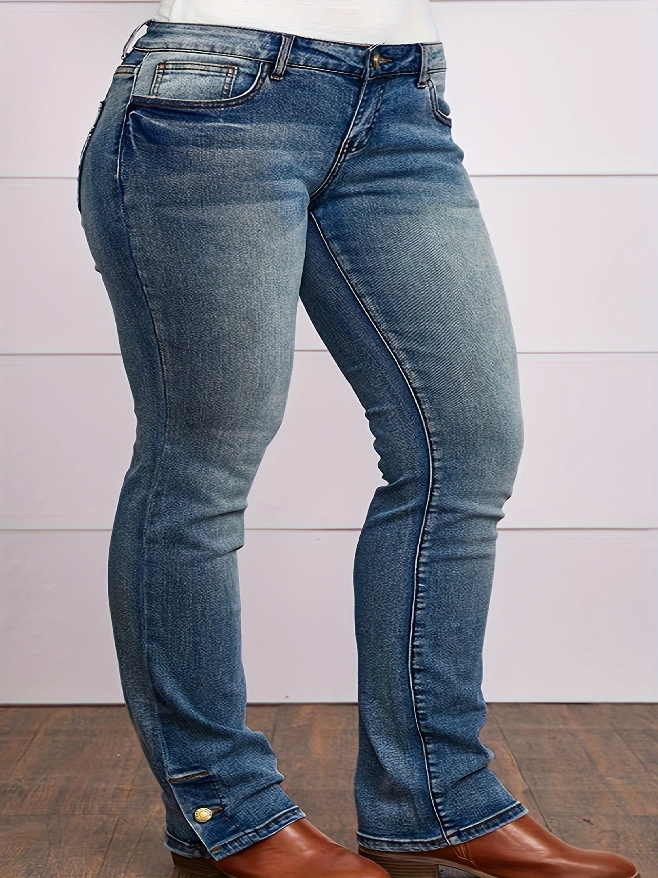 Pantalones vaqueros elásticos de talla grande y ajuste cómodo: botones laterales decorativos, estilo informal, tela suave, corte favorecedor, jeans y ropa de mujer para uso diario