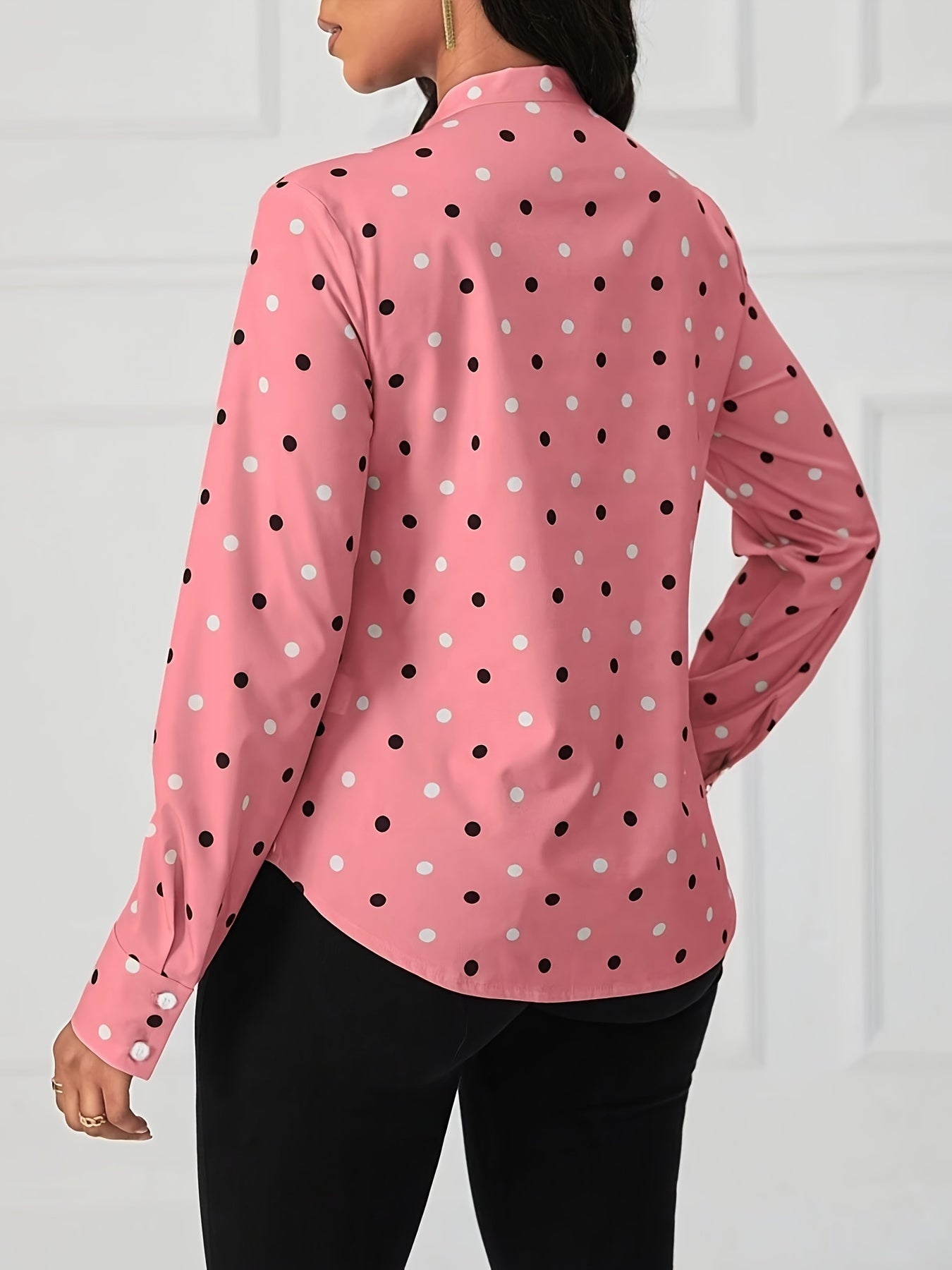 Blusa elegante con lunares y lazo en el cuello: elegante blusa de manga larga con corte relajado, escote en V favorecedor y lazo ajustable para primavera y otoño: ropa de moda femenina para uso diario
