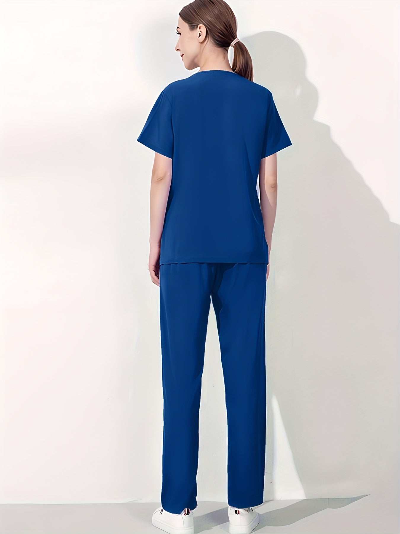 Conjunto médico de dos piezas con cuello en V, manga corta y pantalones elásticos, cómodo y de ajuste cómodo para mujeres | Uniformes médicos duraderos y de fácil cuidado para profesionales de la salud