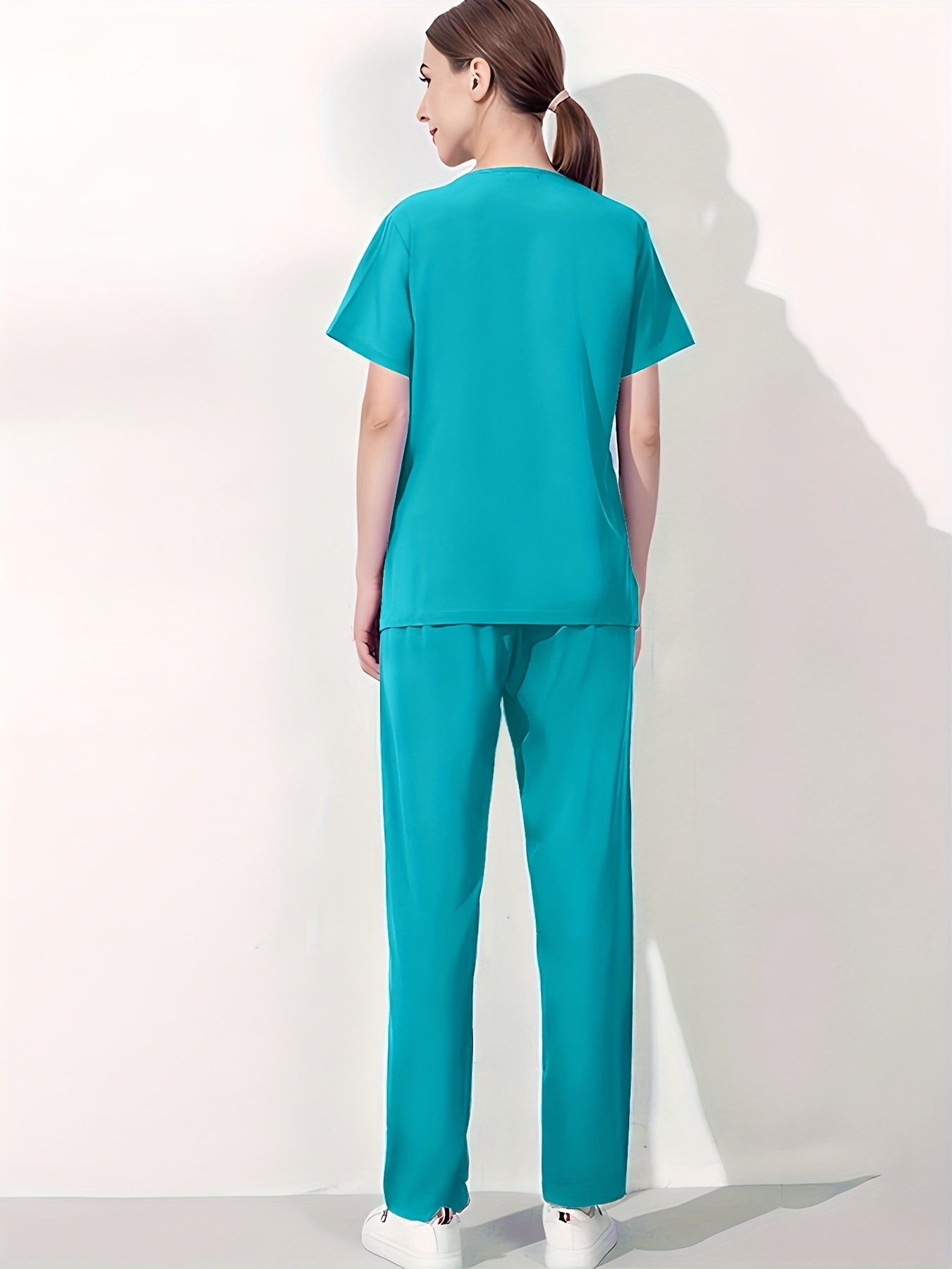 Conjunto médico de dos piezas con cuello en V, manga corta y pantalones elásticos, cómodo y de ajuste cómodo para mujeres | Uniformes médicos duraderos y de fácil cuidado para profesionales de la salud