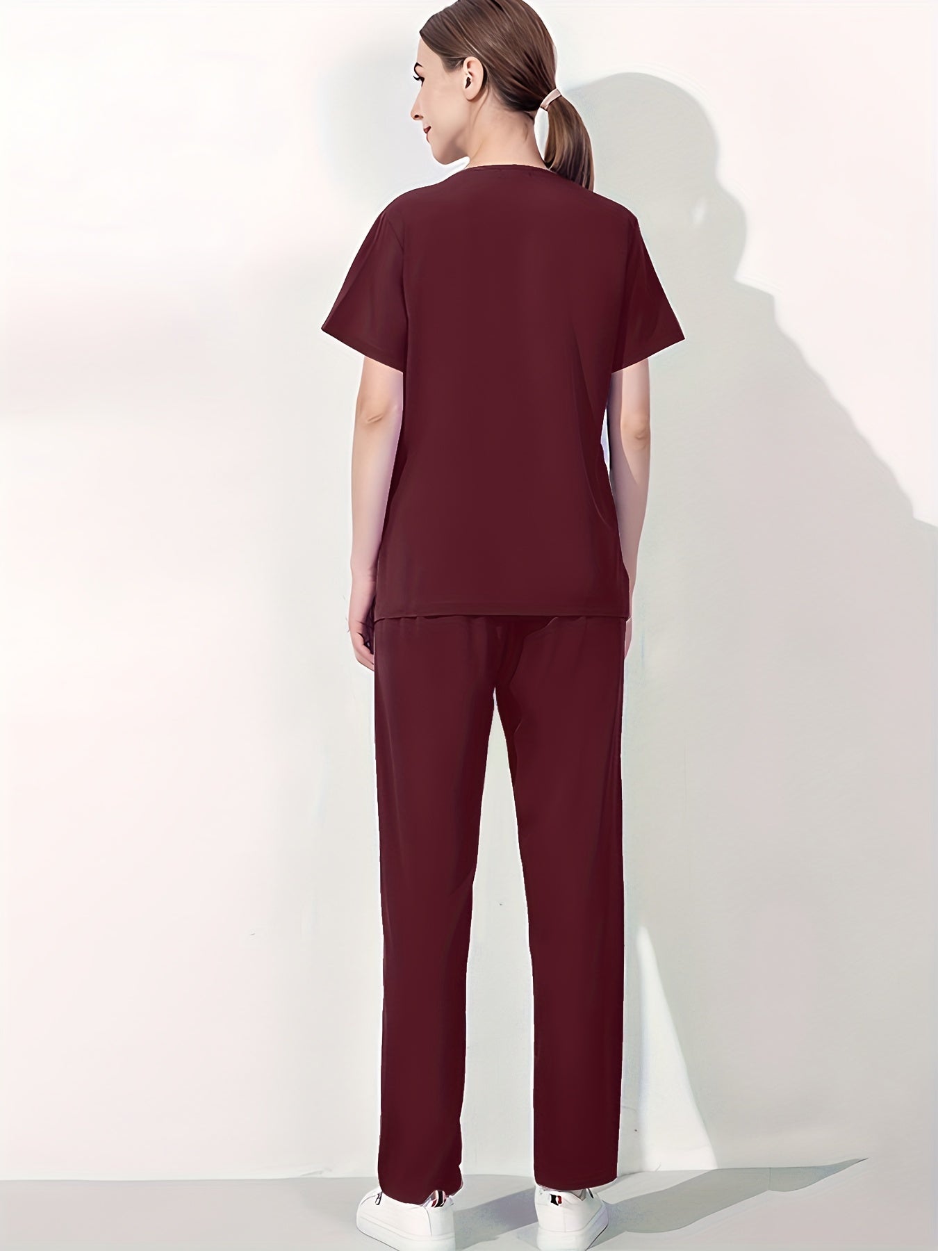Conjunto médico de dos piezas con cuello en V, manga corta y pantalones elásticos, cómodo y de ajuste cómodo para mujeres | Uniformes médicos duraderos y de fácil cuidado para profesionales de la salud