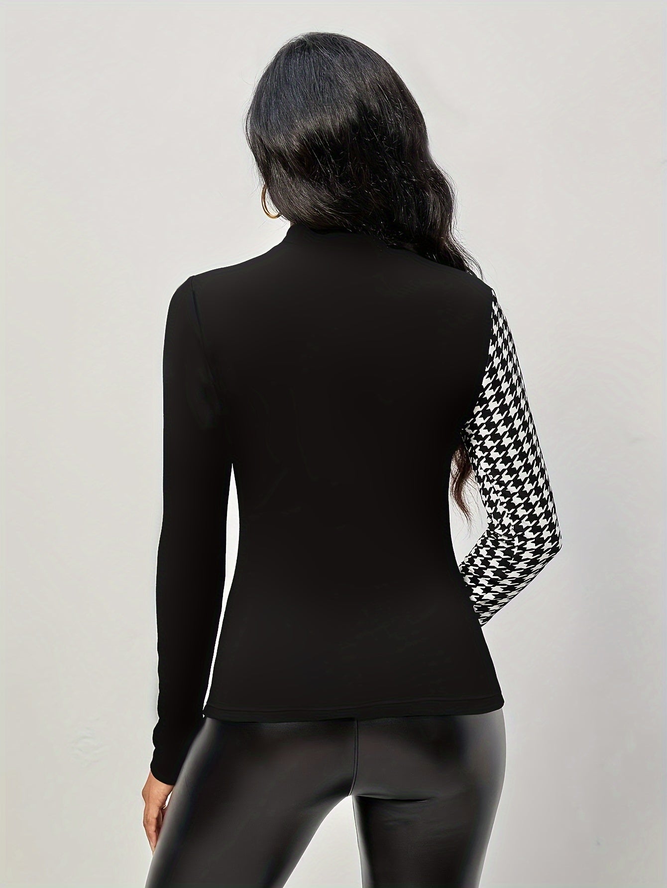 Blusa elegante de cuello alto con estampado de pata de gallo: corte ajustado, manga larga