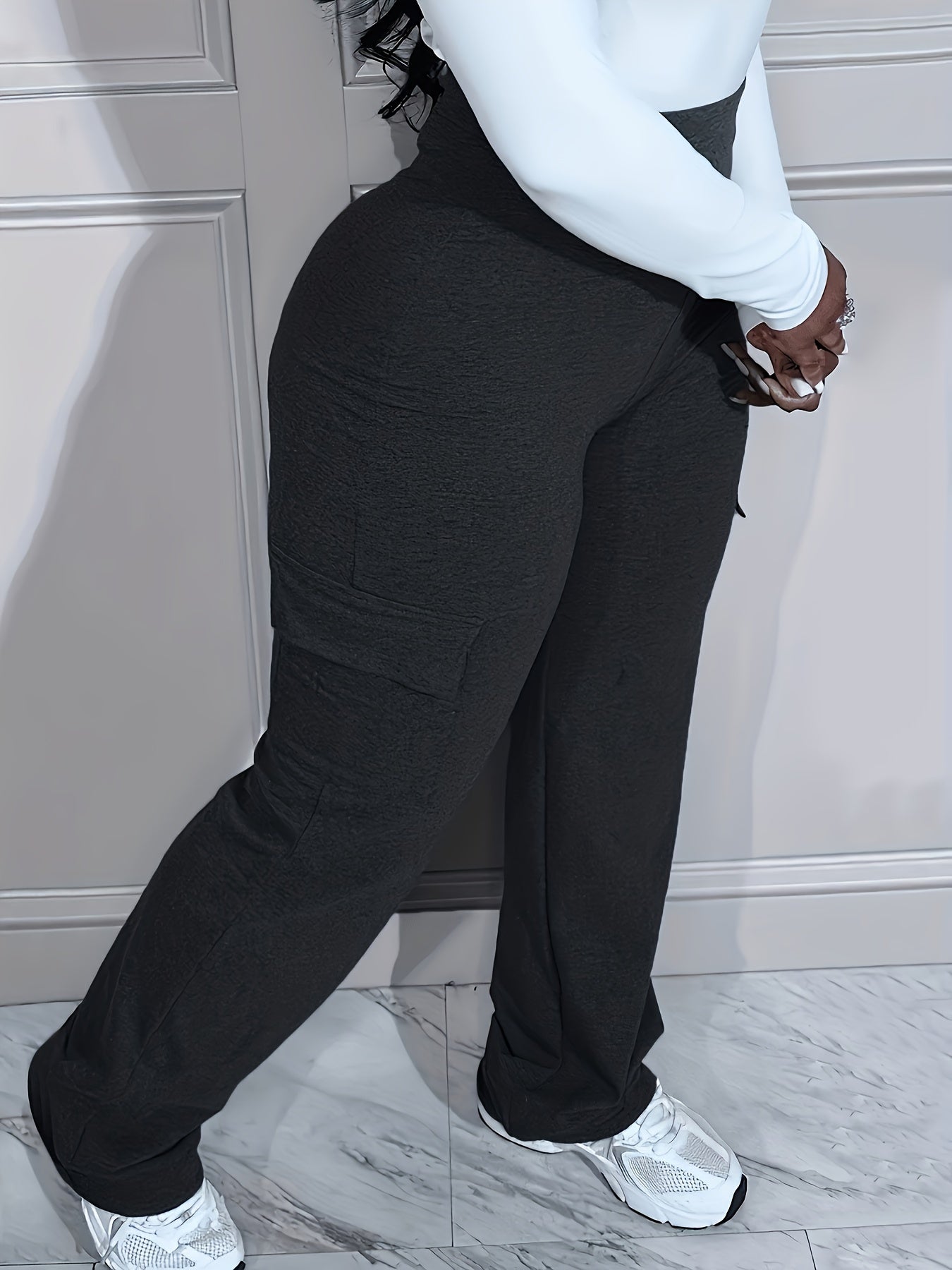 Pantalones de talla grande con bolsillos lisos: cintura alta, comodidad informal y favorecedora