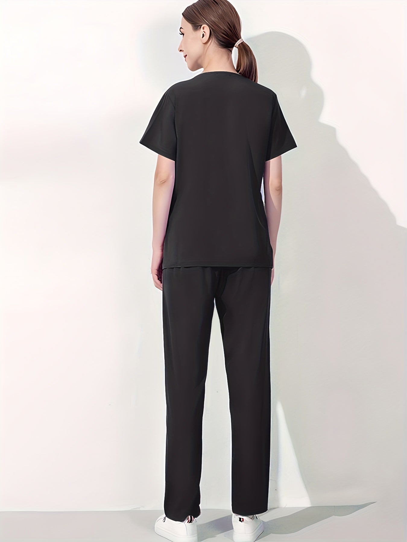 Conjunto médico de dos piezas con cuello en V, manga corta y pantalones elásticos, cómodo y de ajuste cómodo para mujeres | Uniformes médicos duraderos y de fácil cuidado para profesionales de la salud