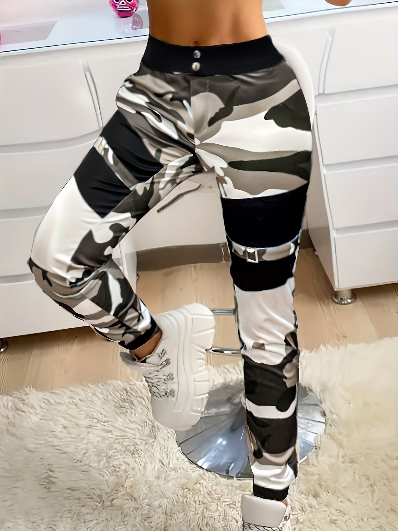 Pantalones deportivos con estampado de camuflaje elegante