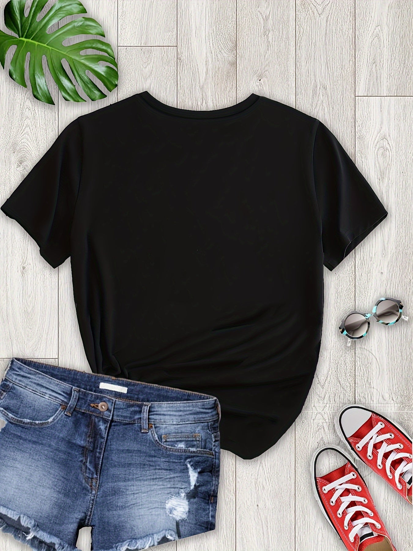 Vibrant Heart Print Crew Neck T-Shirt - Soft, Breathable, Short Sleeve, Casual, Comfortable, Spring & Summer Essential - Women's Fashion Clothing for Everyday Wear