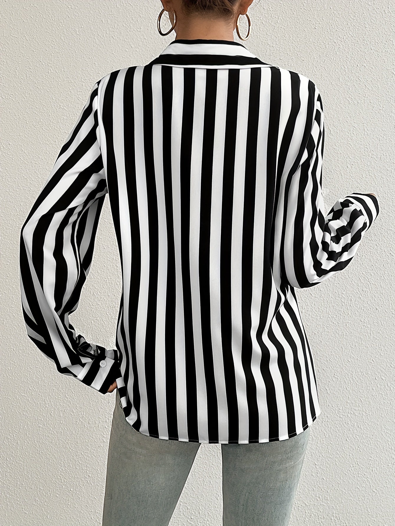 Camisa elegante de manga larga a rayas para mujer: botones modernos en el frente, cuello con solapa elegante, estilo atemporal, calidad superior, prenda básica versátil