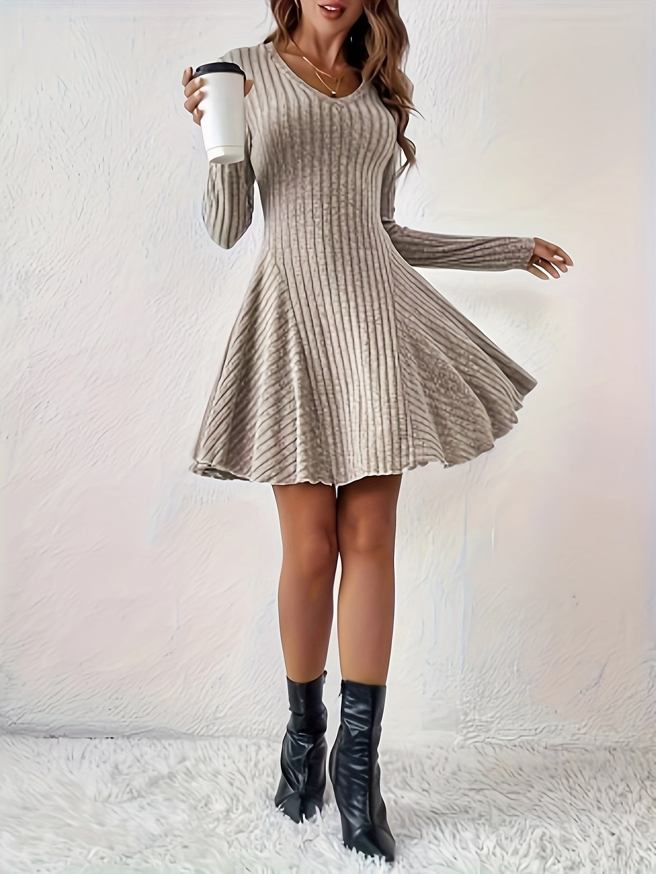 Vestido vibrante de corte A con escote en V acanalado: elegante, tejido de poliéster microelástico, lavable a máquina, color sólido, manga larga, esencial para la temporada de otoño: ropa de mujer para adultos