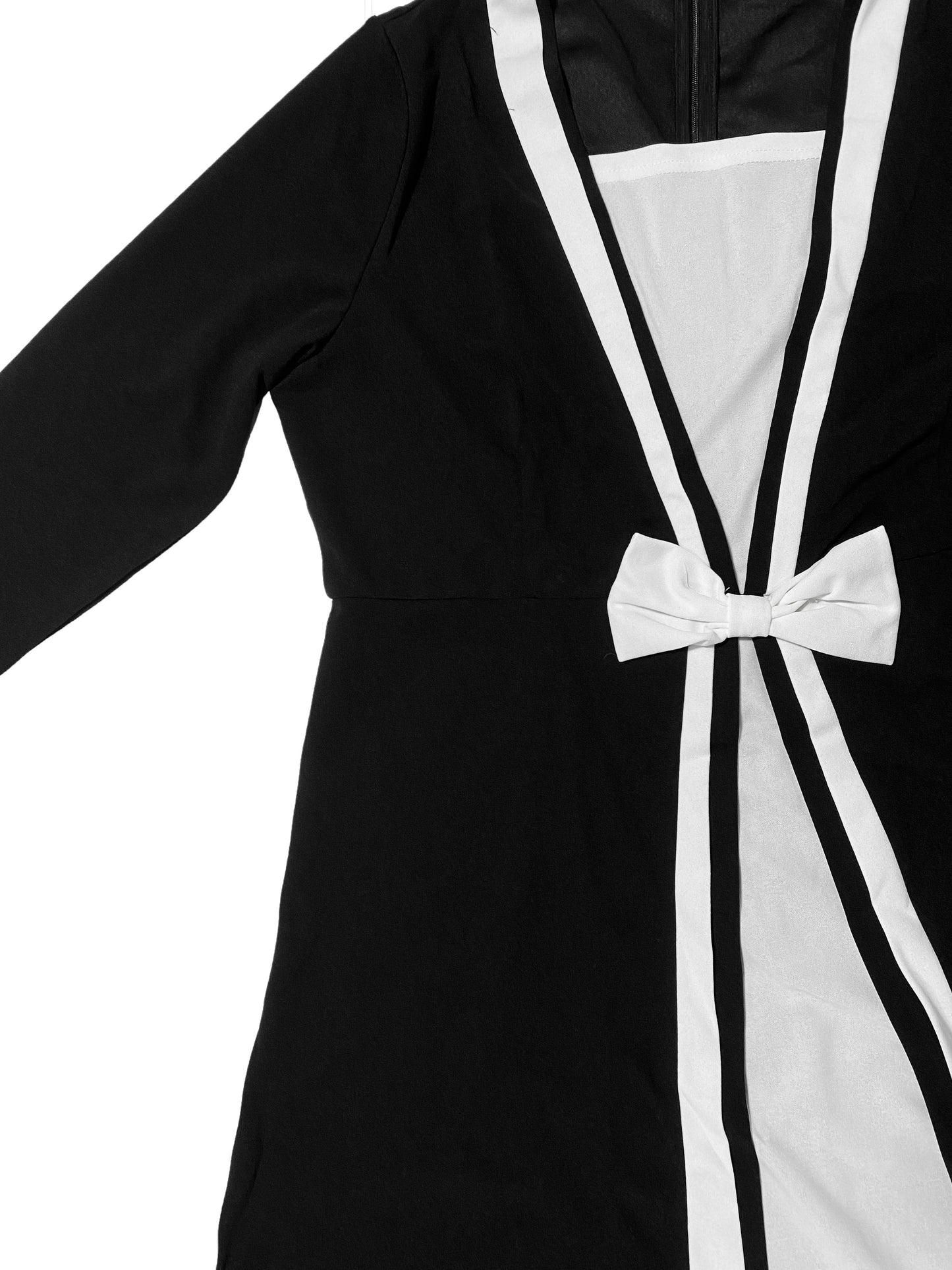 Plus Size Chic Colorblock Dress - Flattering Cinched Waist & Long Sleeves - Versatile Elegance for Any Occasion, Ideal for Curvy Fashion