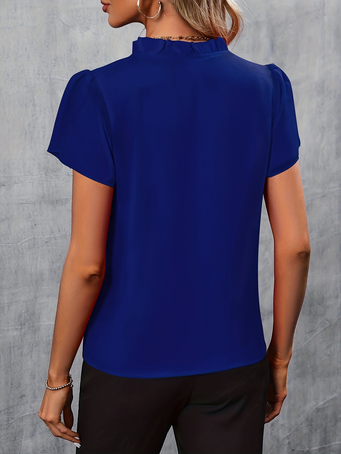 Blusa elegante de color liso con cuello anudado y favorecedor detalle fruncido - Top de moda de manga corta para mujer