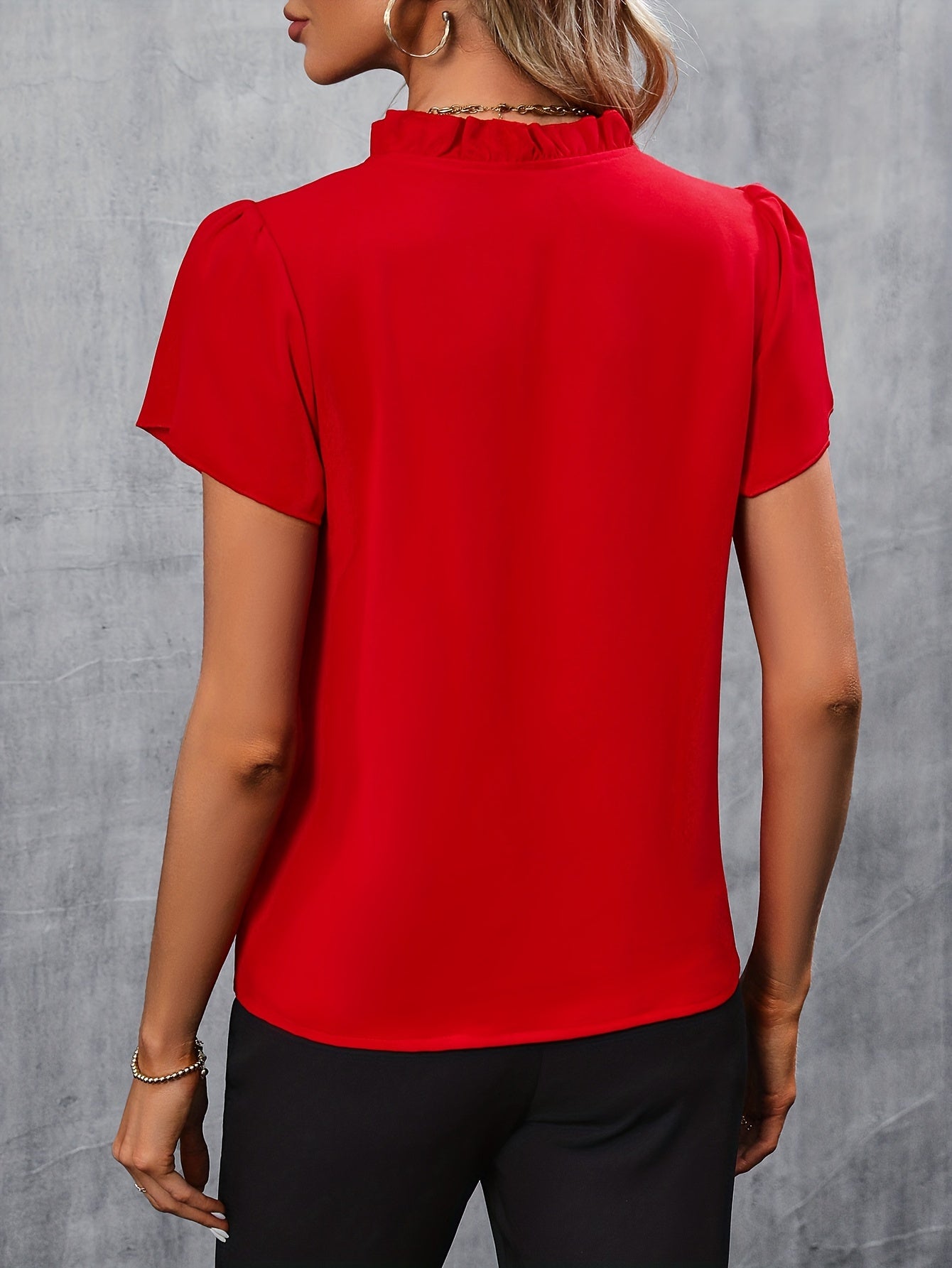 Blusa elegante de color liso con cuello anudado y favorecedor detalle fruncido - Top de moda de manga corta para mujer