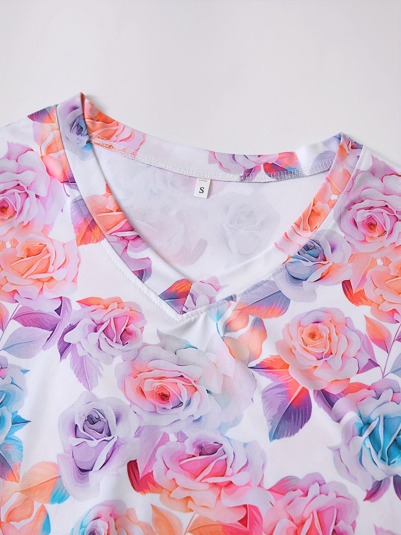 Uniforme médico de manga corta con cuello en V y bolsillos de parche funcionales con estampado floral, ropa para mujer