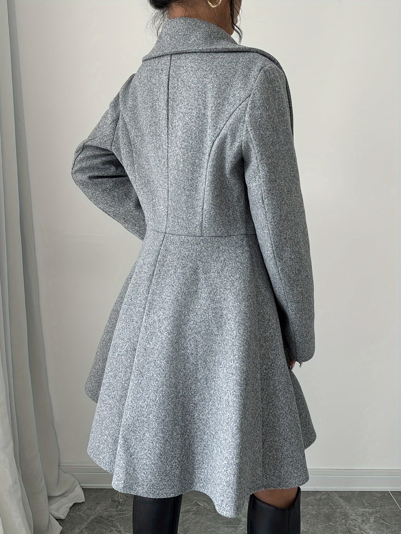 1 abrigo elegante de mujer de color liso con cuello alto, manga larga y doble botonadura, tejido de poliéster para otoño/invierno con detalle de botones