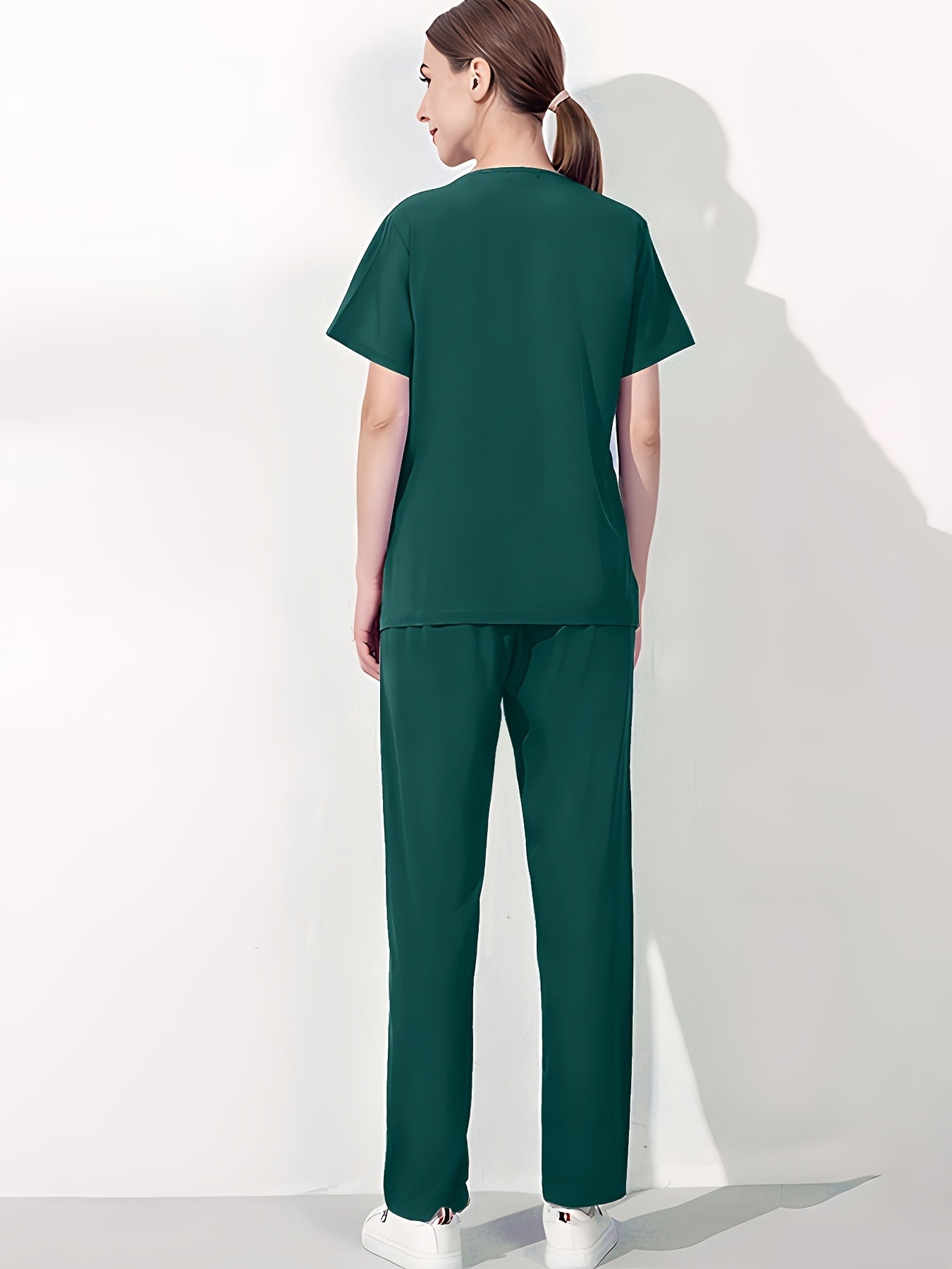Conjunto médico de dos piezas con cuello en V, manga corta y pantalones elásticos, cómodo y de ajuste cómodo para mujeres | Uniformes médicos duraderos y de fácil cuidado para profesionales de la salud