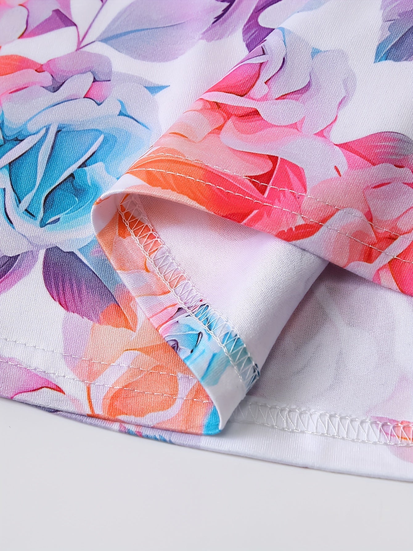 Uniforme médico de manga corta con cuello en V y bolsillos de parche funcionales con estampado floral, ropa para mujer