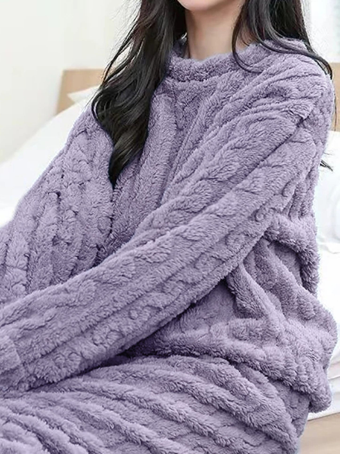 Conjunto de 2 piezas de top y pantalón de peluche texturizado de color sólido, top de cuello redondo de manga larga y pantalones deportivos con cintura elástica