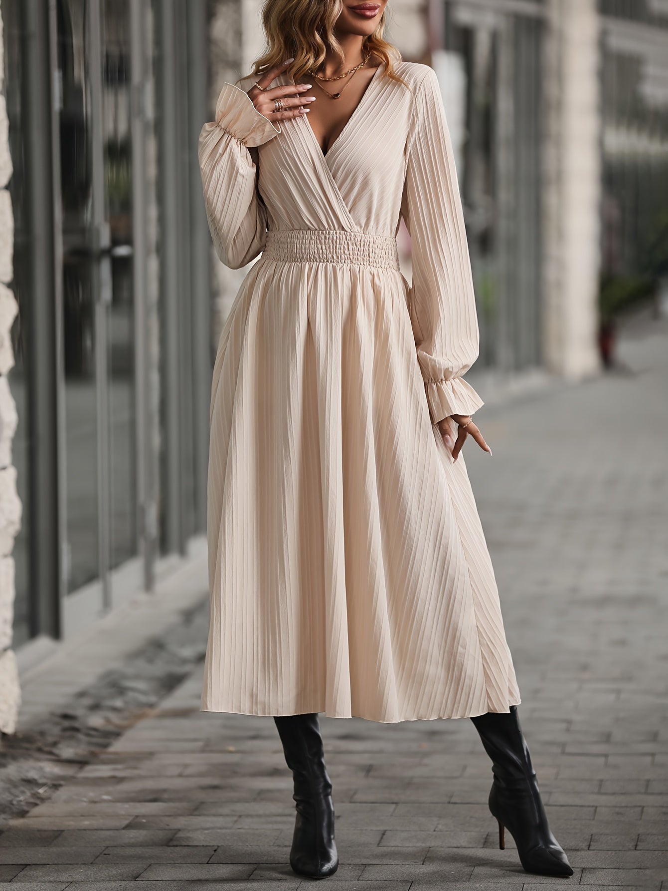 Elegante vestido midi con escote en V para mujer, color liso, cintura fruncida con detalle de cinturón, manga larga, lavable a máquina, perfecto para todas las estaciones