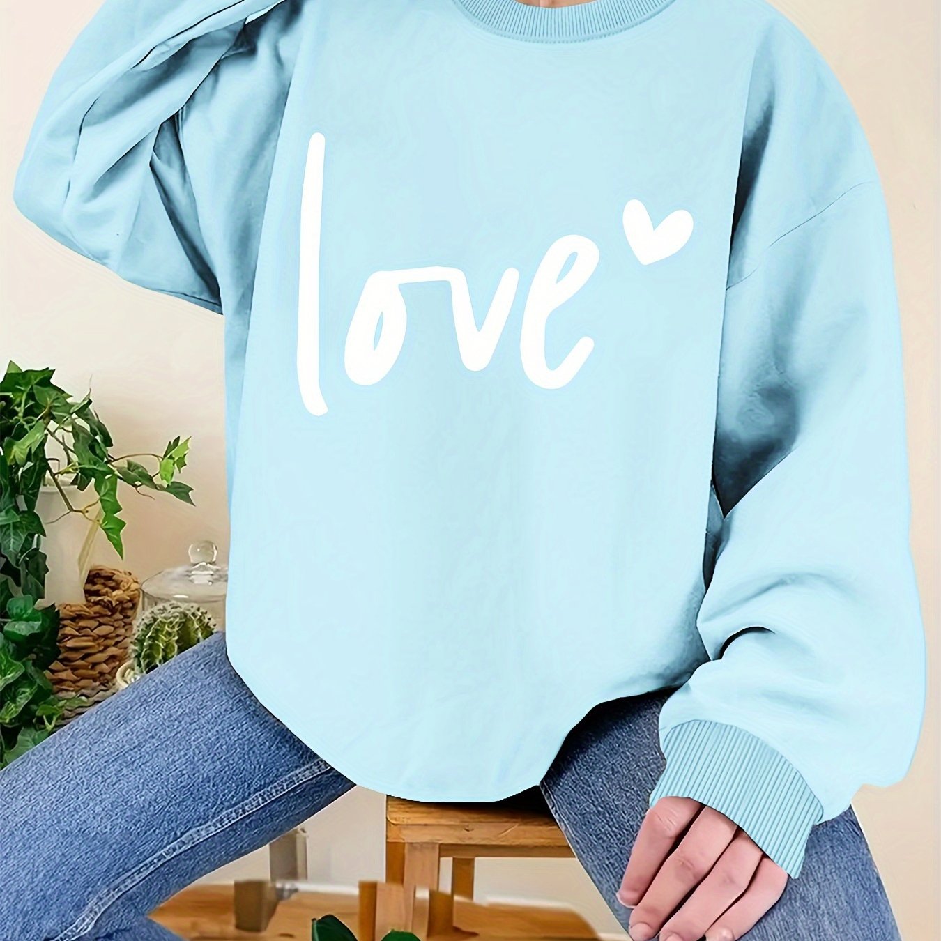 Plus Size Love Print Sweatshirt, Casual Long Sleeve Crew Neck Pullover Sweatshirt