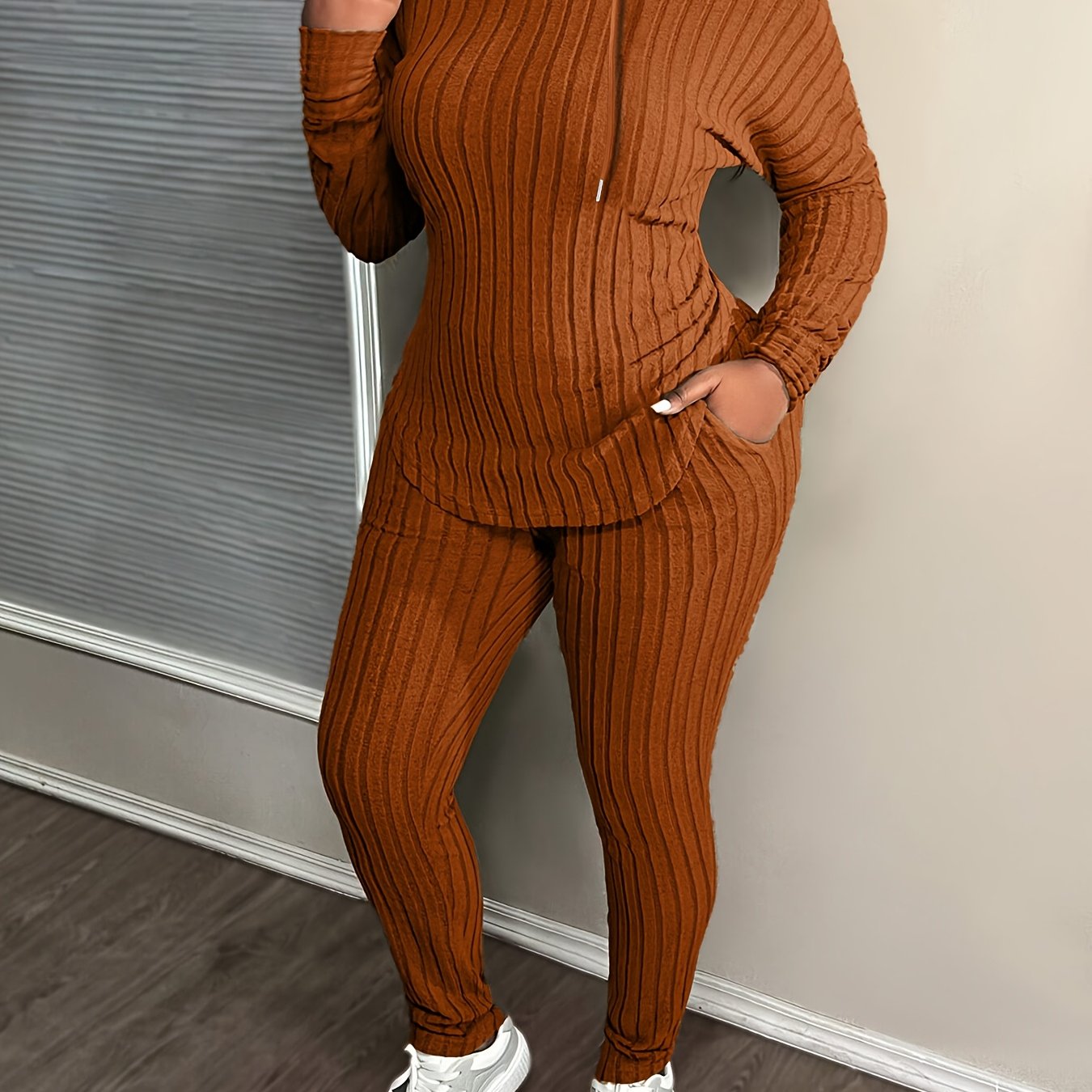 Conjunto de moda de talla grande para mujer, tejido de punto 100 % poliéster con elasticidad media, sudadera con capucha de color sólido y pantalones con detalle de cordón