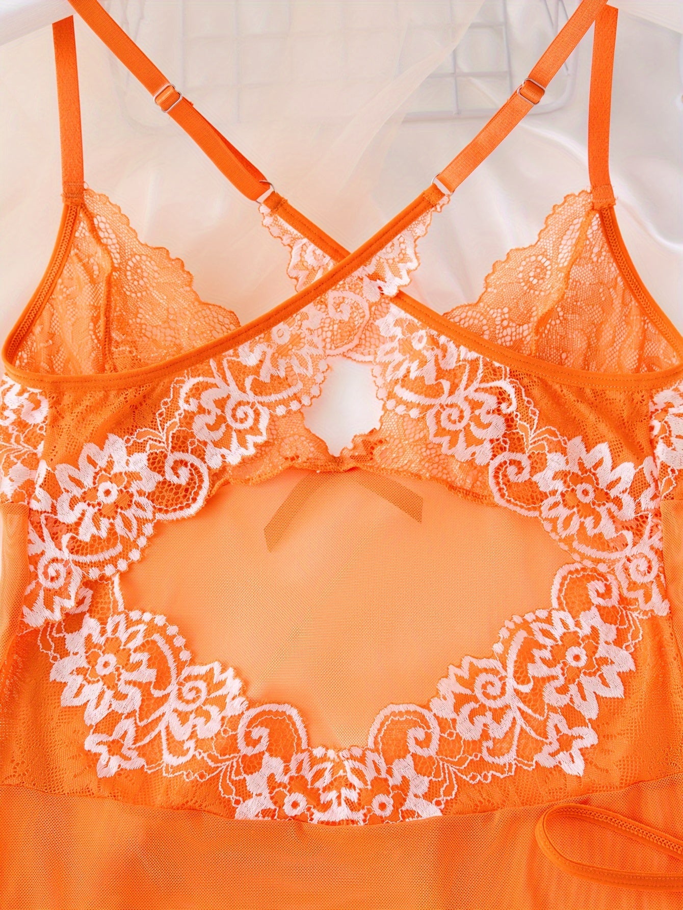 Vestido de dormir sexy de color naranja con encaje, sin espalda y tanga: conjunto de lencería transparente y cómodo para mujer