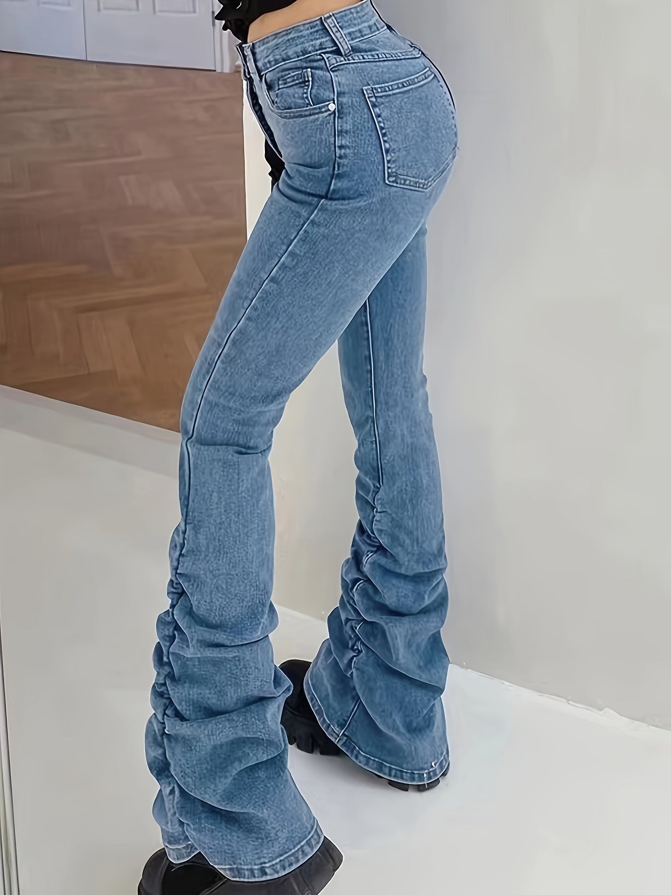 Vaqueros acampanados de tiro alto y elegantes: tejido denim elástico, bolsillos inclinados, color liso, para todas las estaciones, estilo urbano: vaqueros y ropa de moda para mujer con corte acampanado