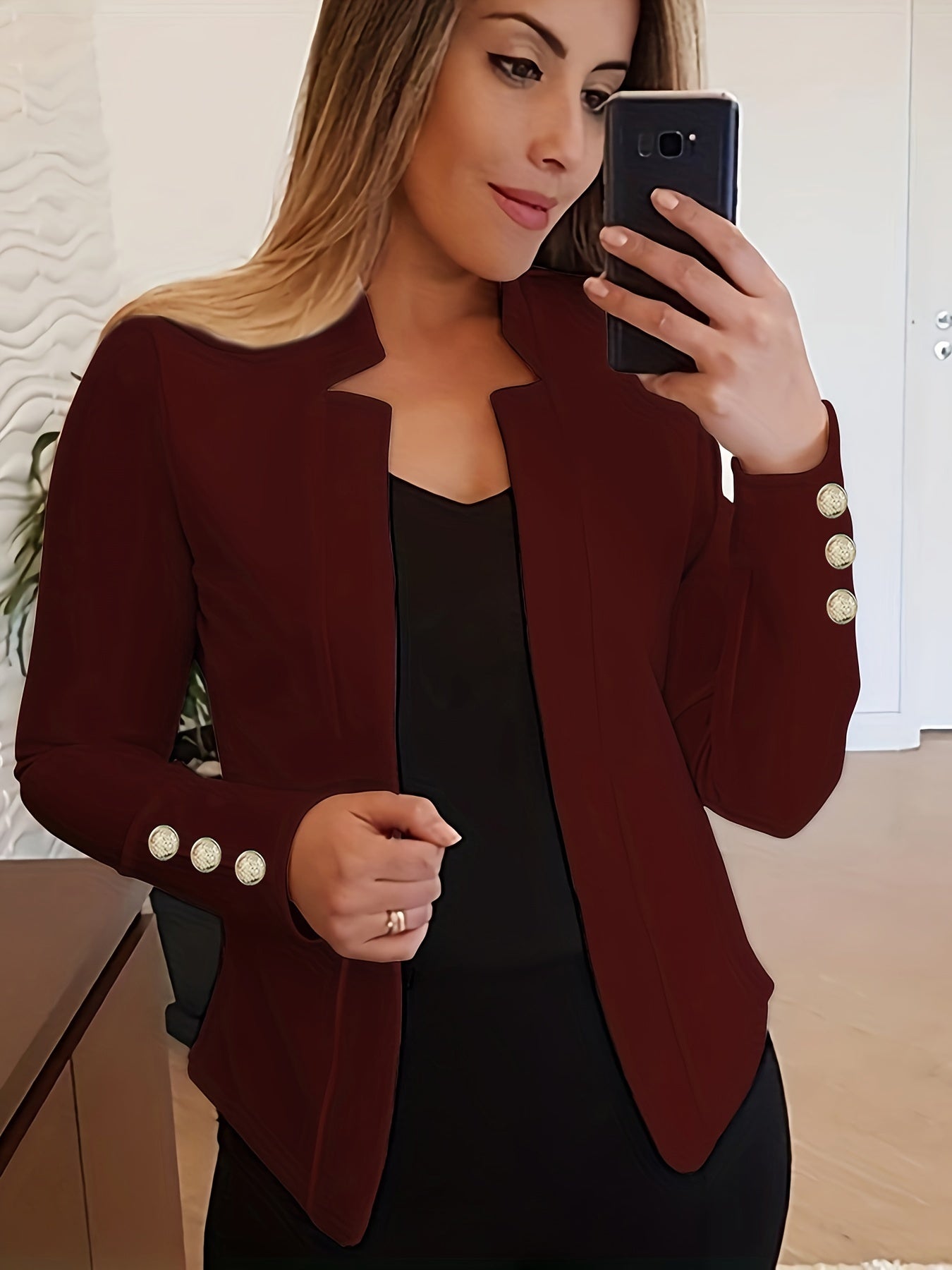 Elegante blazer de manga larga con botones y abertura frontal en color liso