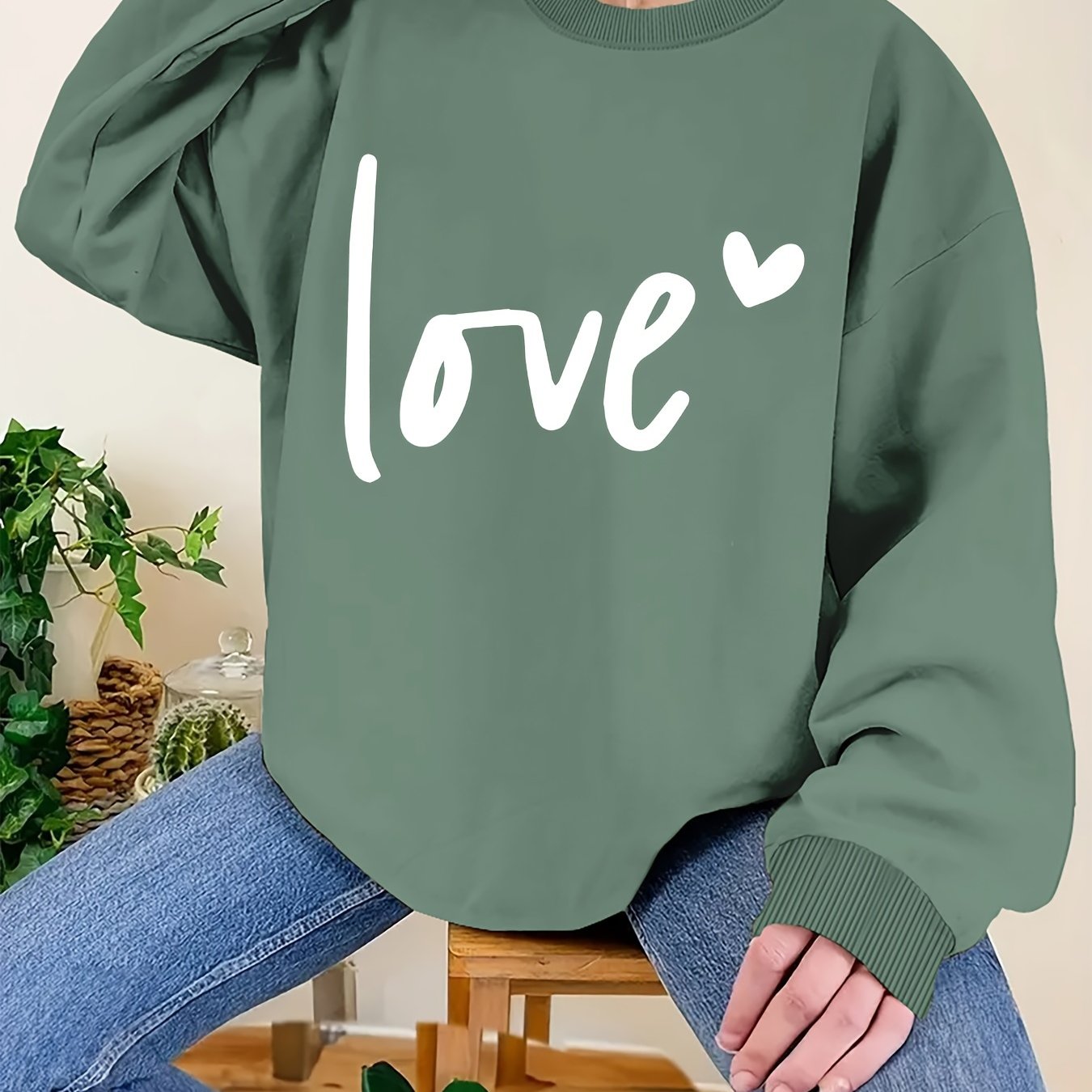 Plus Size Love Print Sweatshirt, Casual Long Sleeve Crew Neck Pullover Sweatshirt