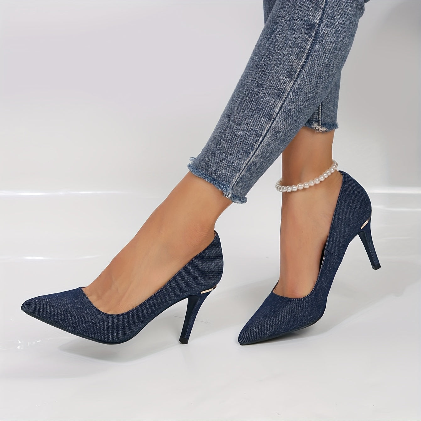 Tacones de aguja elegantes de mezclilla azul - Zapatos de punta puntiaguda sin cordones - Moda elegante atemporal para mujeres - Zapatos de vestir ideales para eventos formales