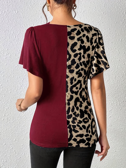 Camiseta con dobladillo fruncido y estampado de leopardo vibrante: camiseta informal de manga corta favorecedora