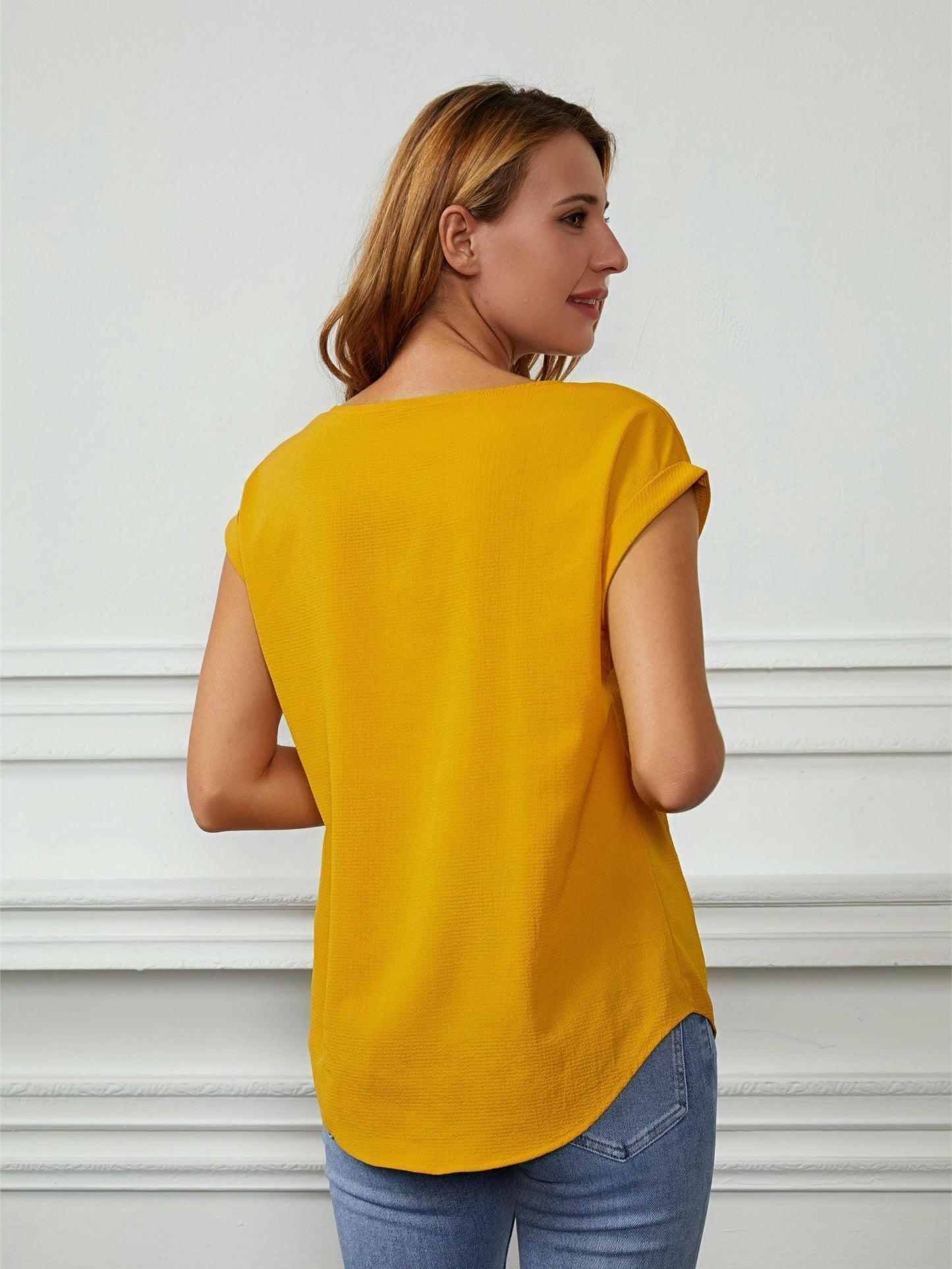 Chic Solid Color Blouse - Versatile Crew Neck, Comfortable Short Sleeves - Perfect for Spring/Summer Casual Wear