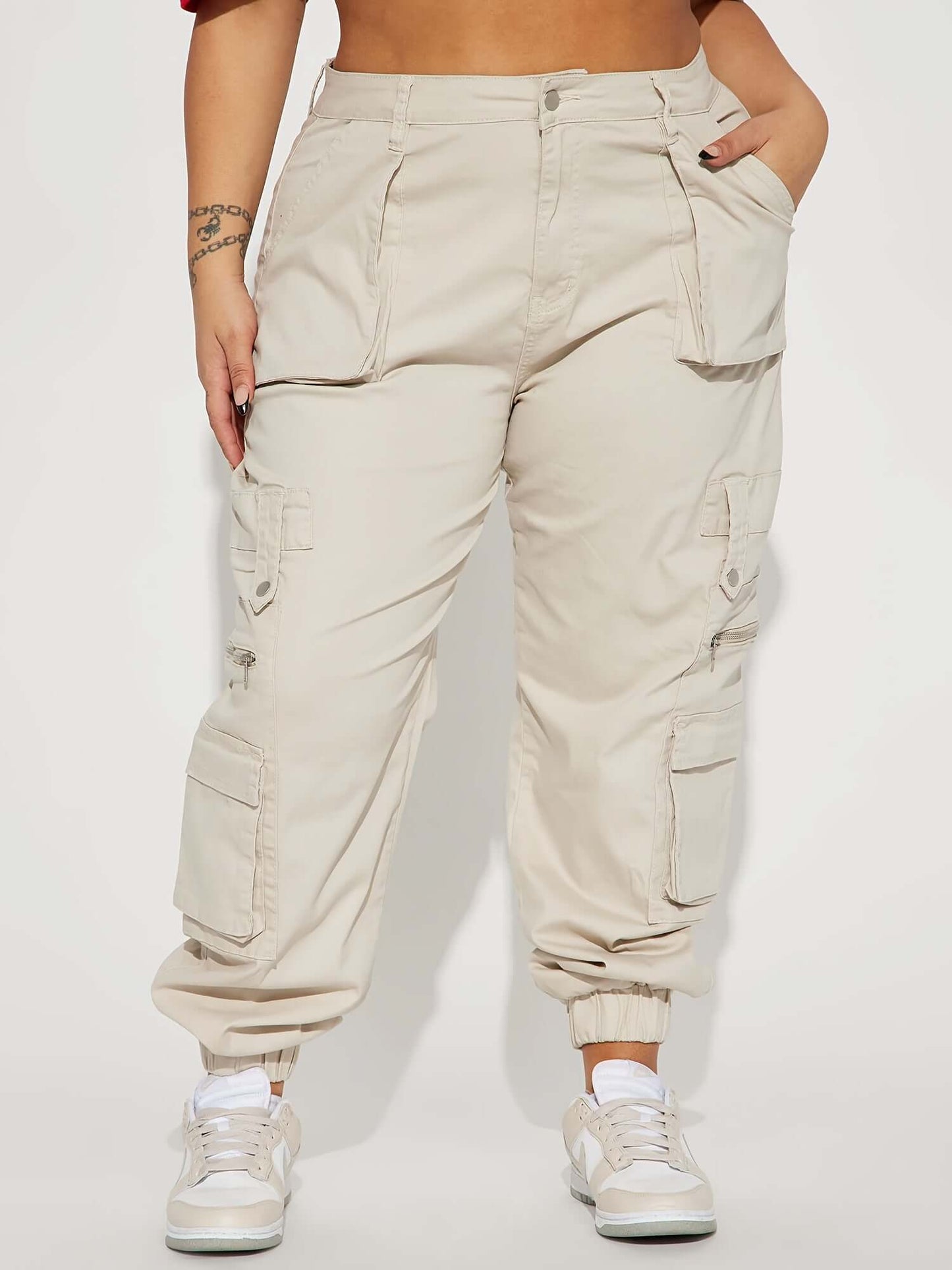 Pantalones cargo tipo jogger beige para mujer: cintura alta, corte recto con bolsillos con solapa, poliéster duradero, lavable a máquina: ropa informal versátil para todas las estaciones