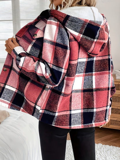 Chaqueta informal con capucha a cuadros y forro polar, camisa tejida y detalle de botones