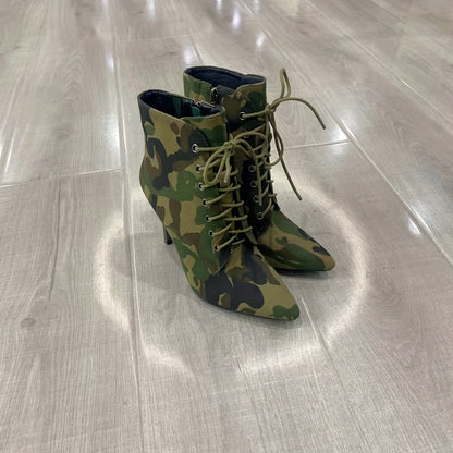 Botines elegantes de alta costura para damas con tacón de aguja de metal con diseño de camuflaje salvaje