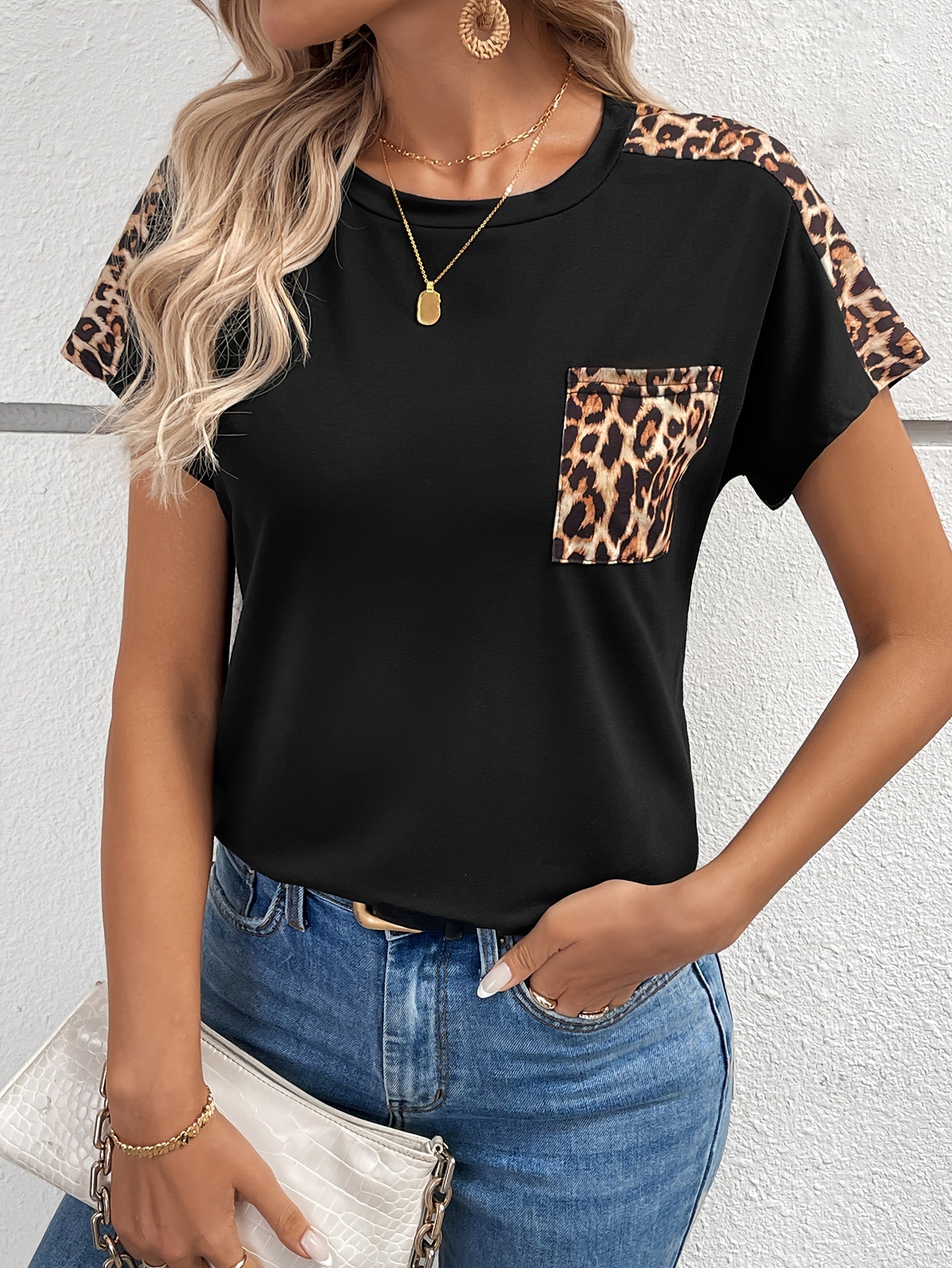 Camiseta de cuello redondo con estampado de leopardo: mangas cortas para un ajuste cómodo, camiseta informal de corte relajado, perfecta para estaciones cálidas, diseñada para la moda femenina