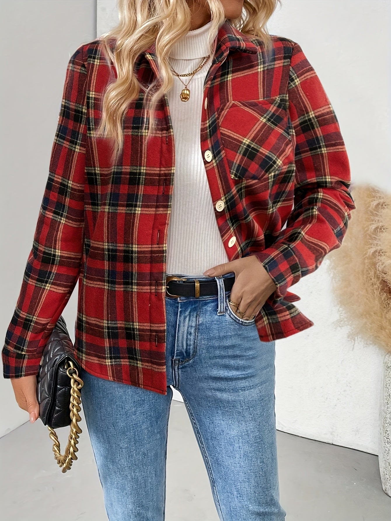 Women's Casual Plaid Long Sleeve Shirt with Fleece Lining and Pockets, Lapel Collar, Button Details, Woven Fall/Winter Jacket