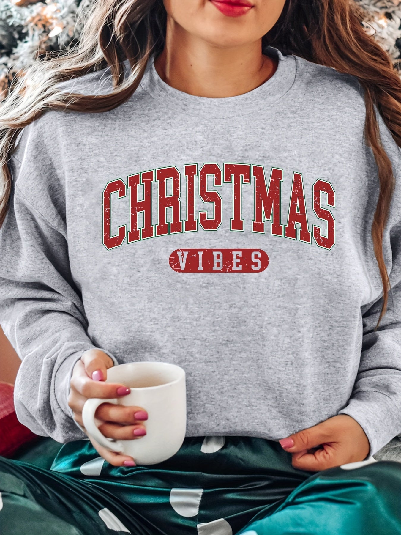 Women's Casual Polyester Crew Neck Sweatshirt with Christmas Vibes Alphabet Print, 100% Polyester Knit Fabric, Perfect for Fall/Winter - Cozy Festive Holiday Pullover