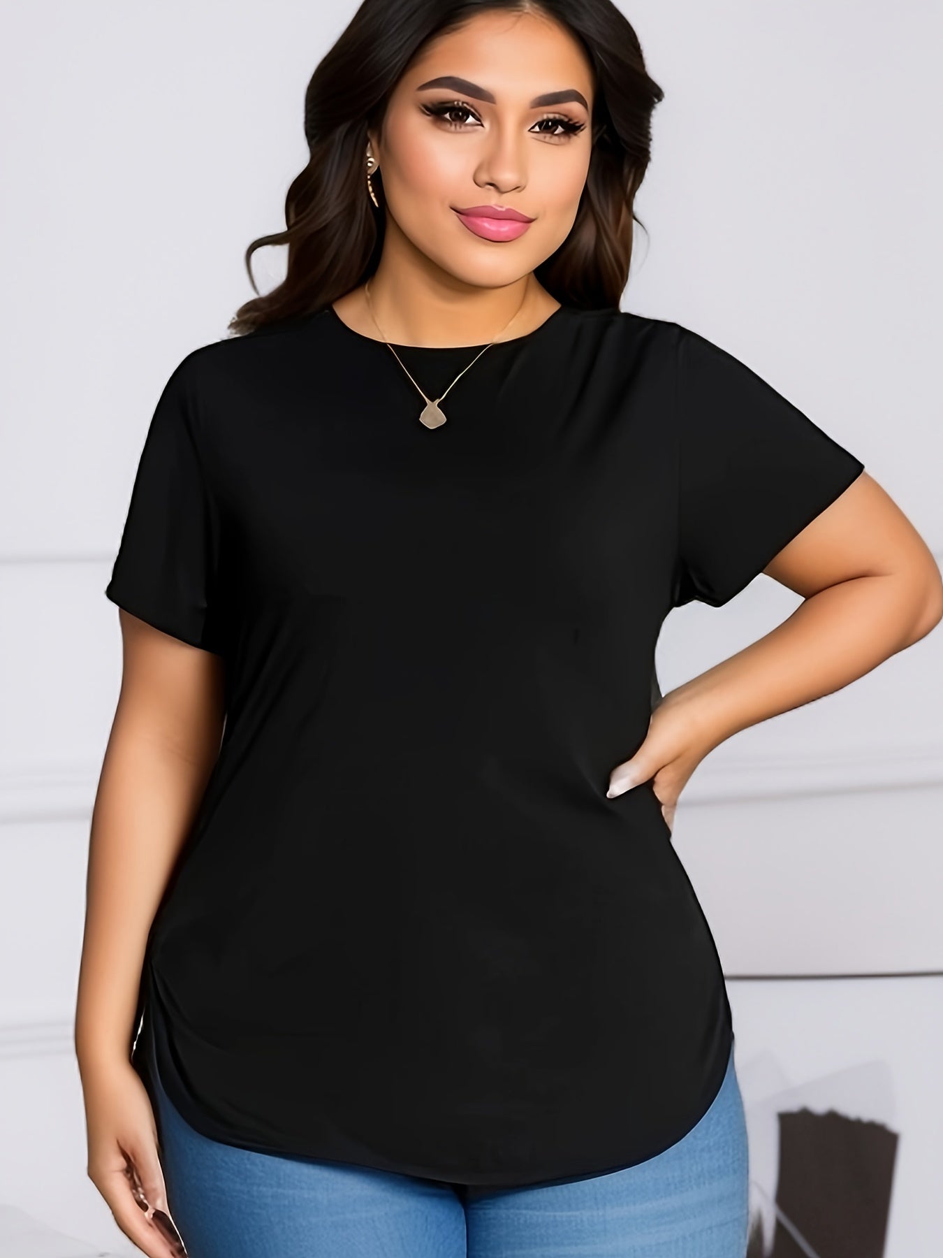 Camiseta de mujer de talla grande con dobladillo curvo: diseño favorecedor con abertura lateral, estilo clásico de cuello redondo, manga corta cómoda, perfecta para ocasiones informales