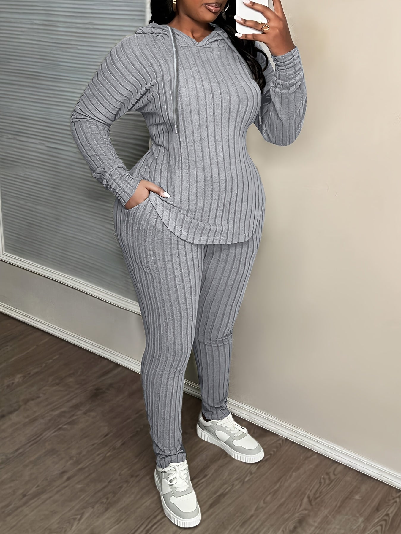 Conjunto de moda de talla grande para mujer, tejido de punto 100 % poliéster con elasticidad media, sudadera con capucha de color sólido y pantalones con detalle de cordón