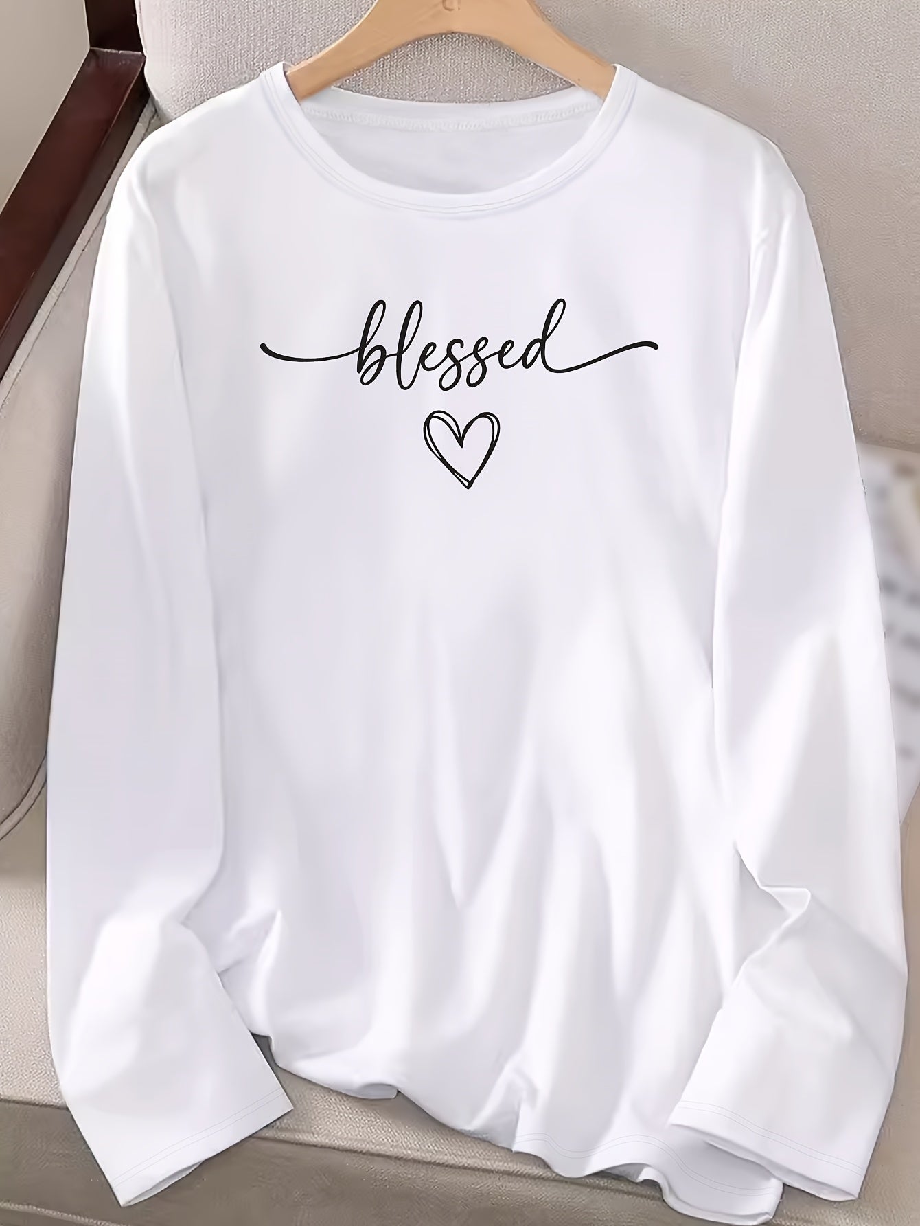 1 camiseta informal de cuello redondo y manga larga para mujer con gráfico de corazón "Blessed"