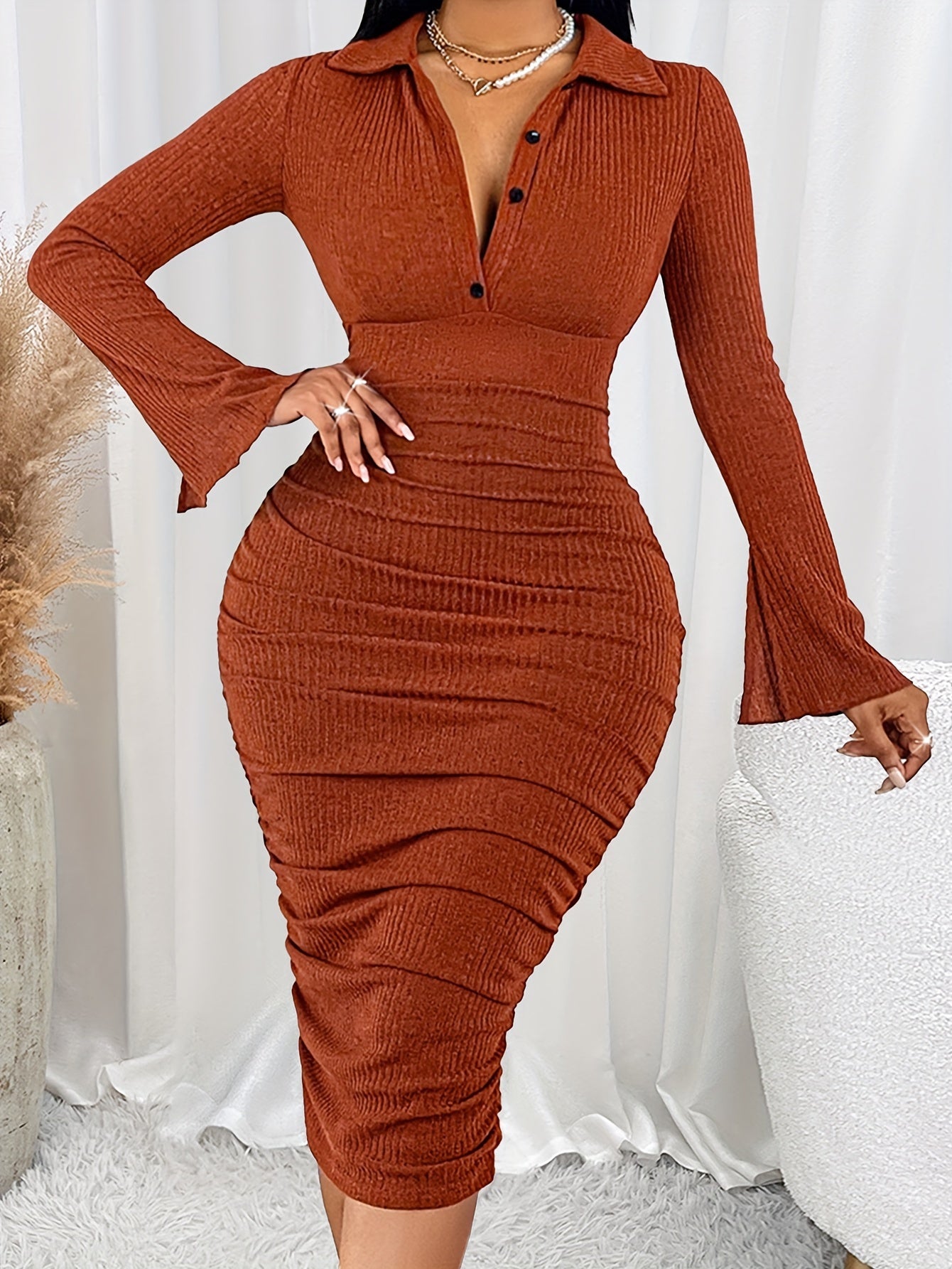 Elegant Knit Bodycon Dress with Lapel Collar and Flared Sleeves