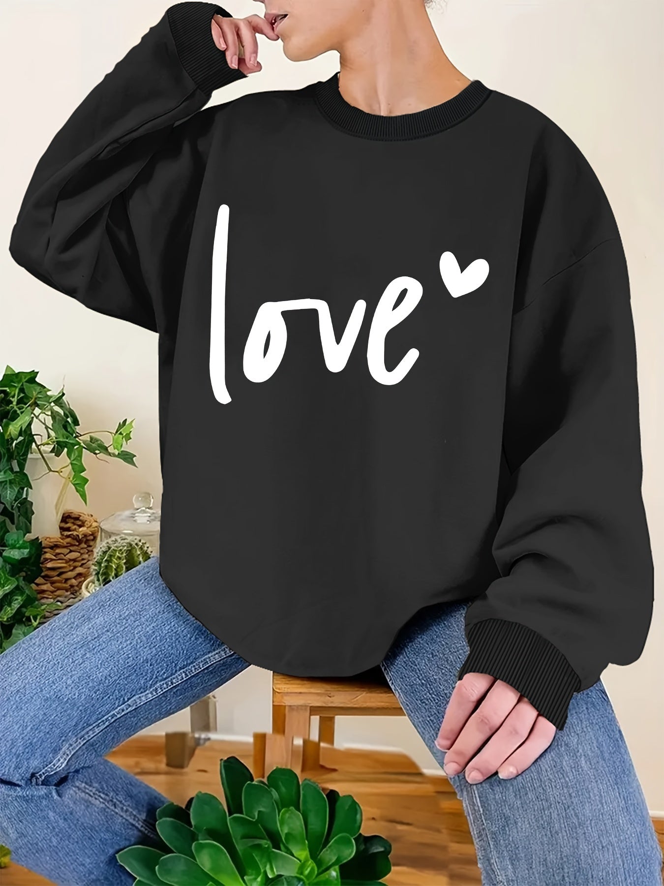 Plus Size Love Print Sweatshirt, Casual Long Sleeve Crew Neck Pullover Sweatshirt