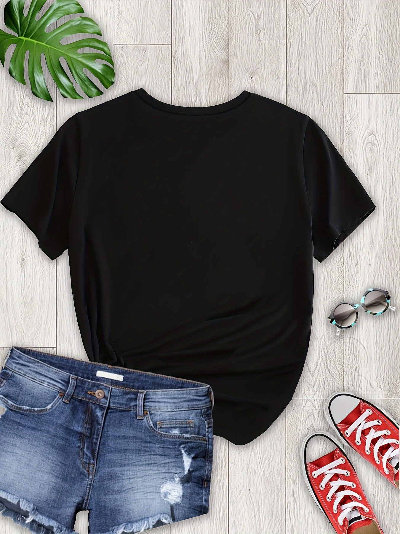 Camiseta de cuello redondo con estampado de corazones vibrantes: suave, transpirable, de manga corta, informal, cómoda, esencial para primavera y verano: ropa de moda femenina para uso diario