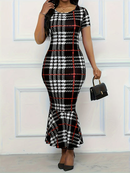 Chic Plus Size Plaid Bodycon Dress - Flattering Mermaid Hem, Short Sleeves, Crew Neck - Perfect for Spring & Summer - Curvy Womens Fashion