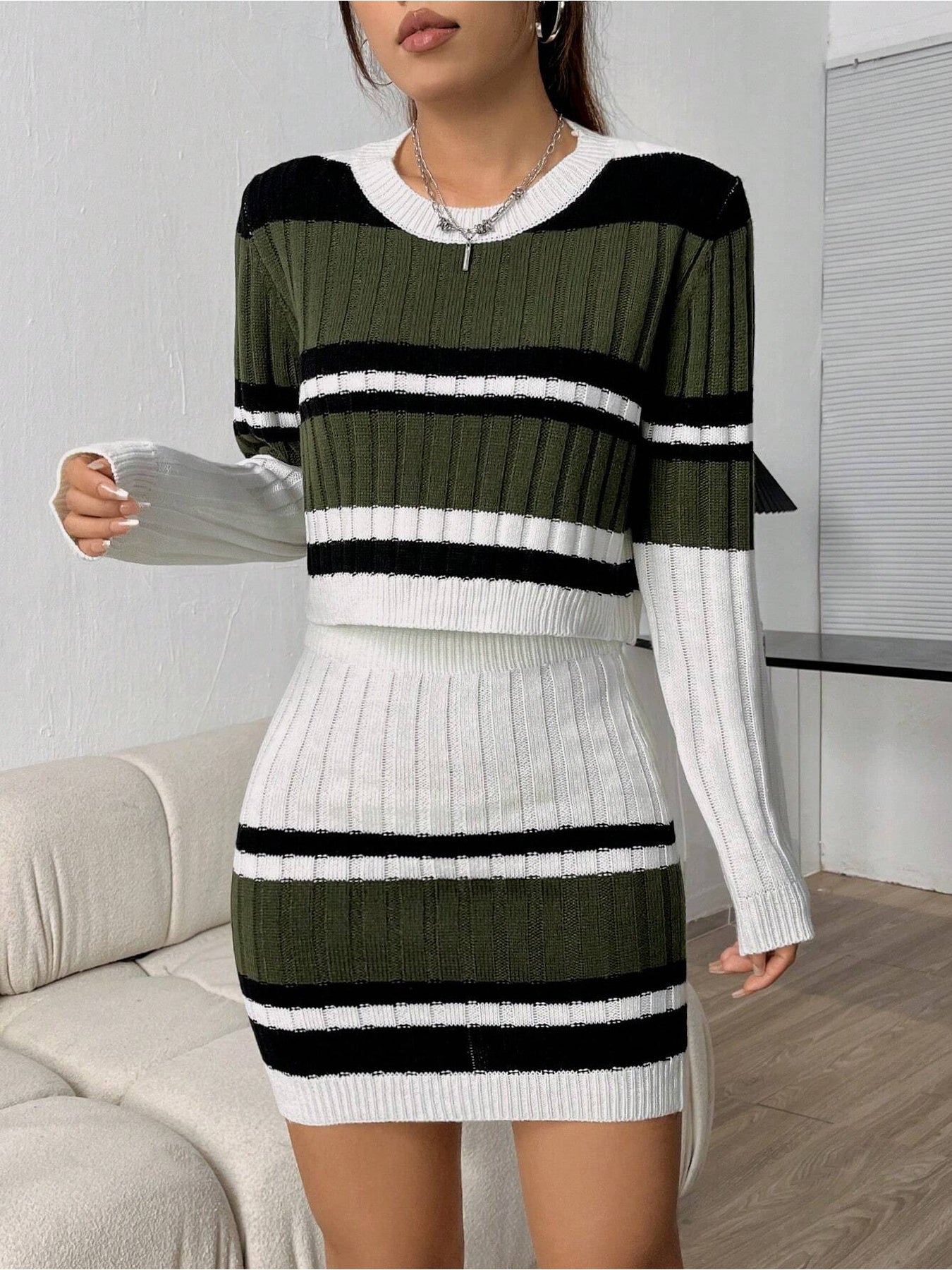 Round Neck Knitted Sweater And Bodycon Skirt Two-Piece Set