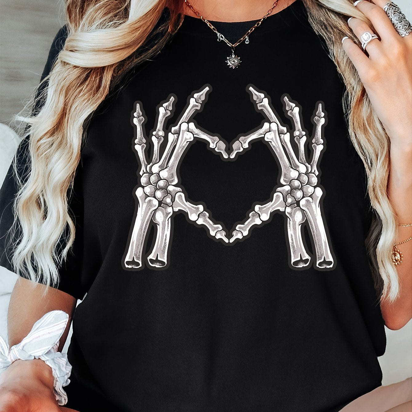 Plus-size Gothic skull print short-sleeved loose T-shirt, women's plus-size casual pullover T-shirt