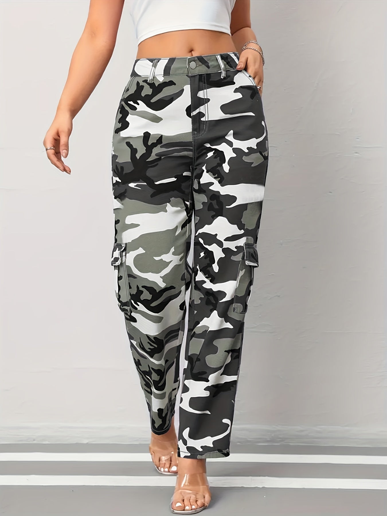 Plus Size Camo Print Side Flap Pocket Streetwear Loose Fit Cargo Jeans Denim Pants for Women, Slight Stretch, Machine Washable