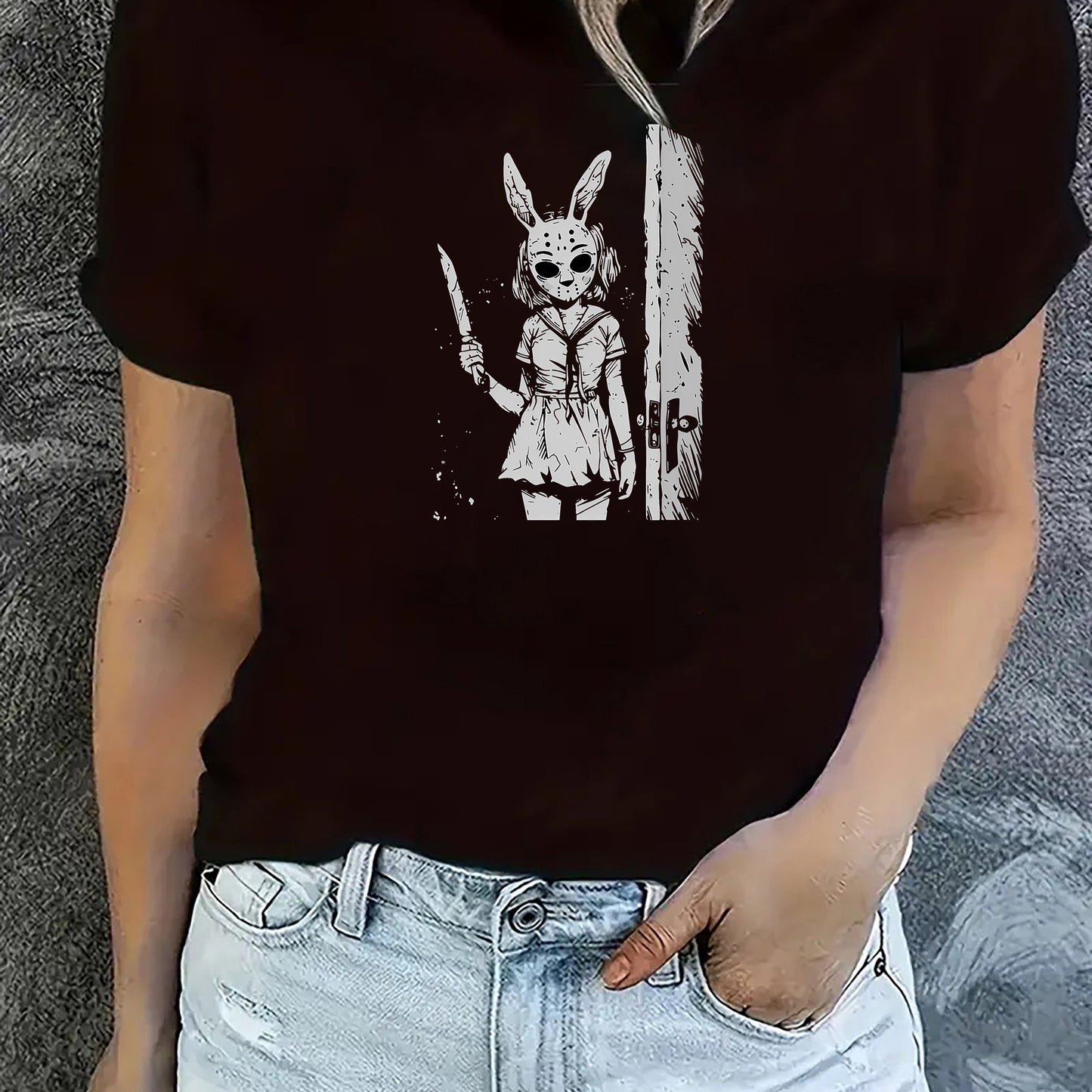 Camiseta de manga corta con estampado de conejo gótico para mujer, cuello redondo informal, tejido de mezcla de poliéster y elastano para todas las estaciones