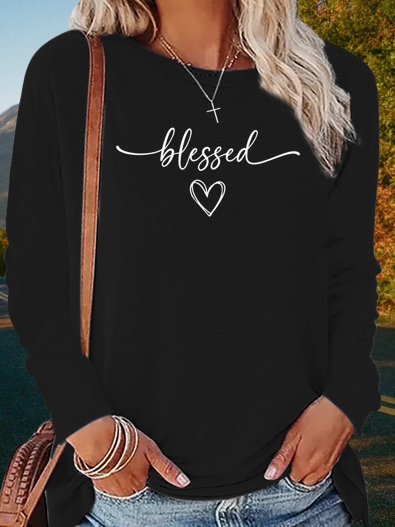 1 camiseta informal de cuello redondo y manga larga para mujer con gráfico de corazón "Blessed"