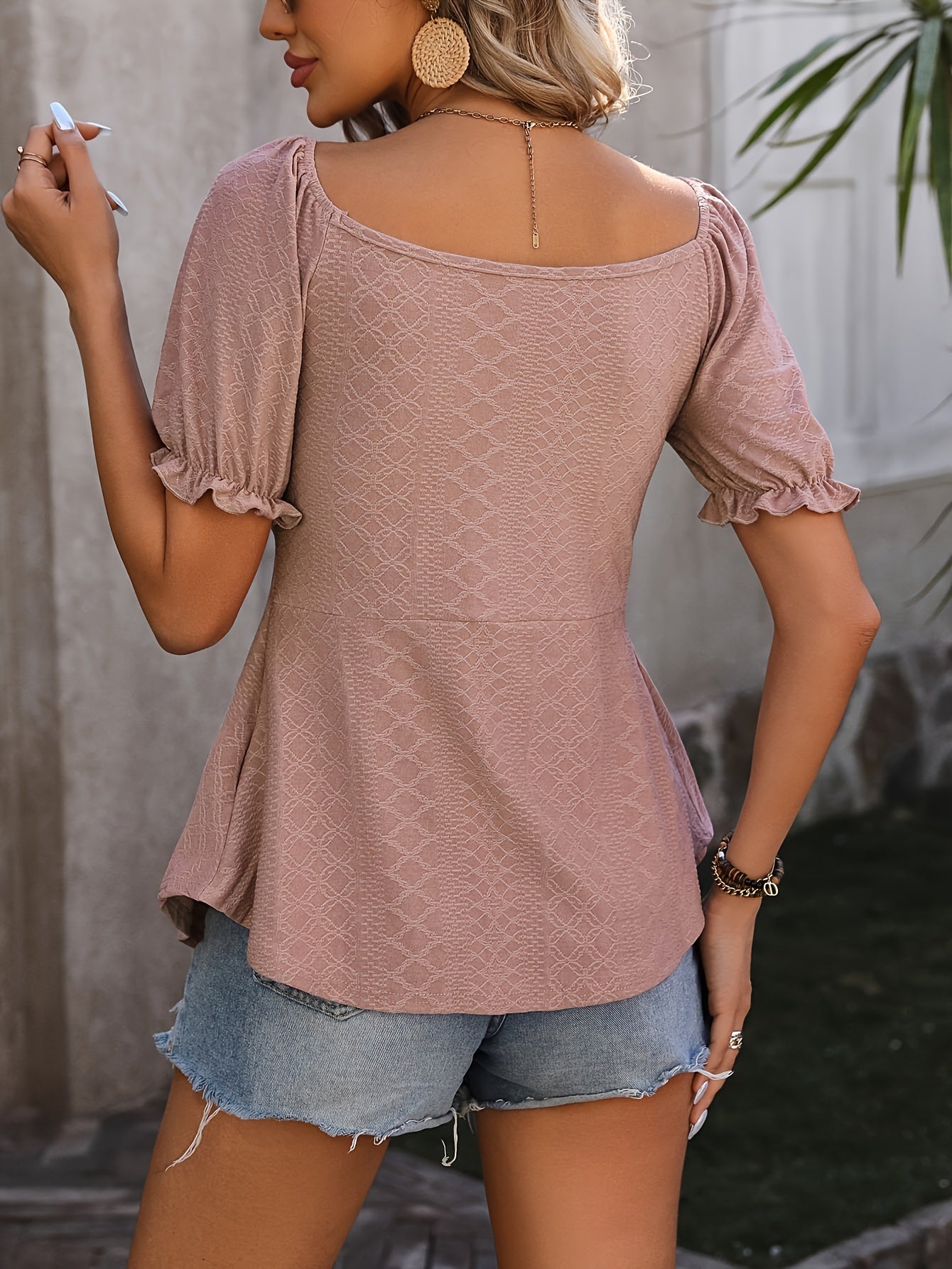 Camiseta sin espalda con lazo en la parte delantera, manga corta favorecedora, corte relajado, tejido transpirable, perfecta para primavera y verano, ropa informal para mujer, prenda esencial para actividades al aire libre