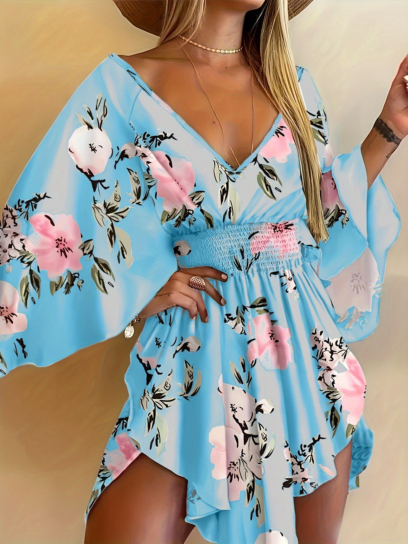 Vestido elegante de talla grande con escote en V y cintura fruncida con estampado floral, dobladillo irregular fluido, cómodo y transpirable, perfecto para primavera y verano, ropa de mujer de talla grande para ocasiones al aire libre e informales